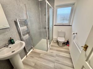 Shower room- click for photo gallery